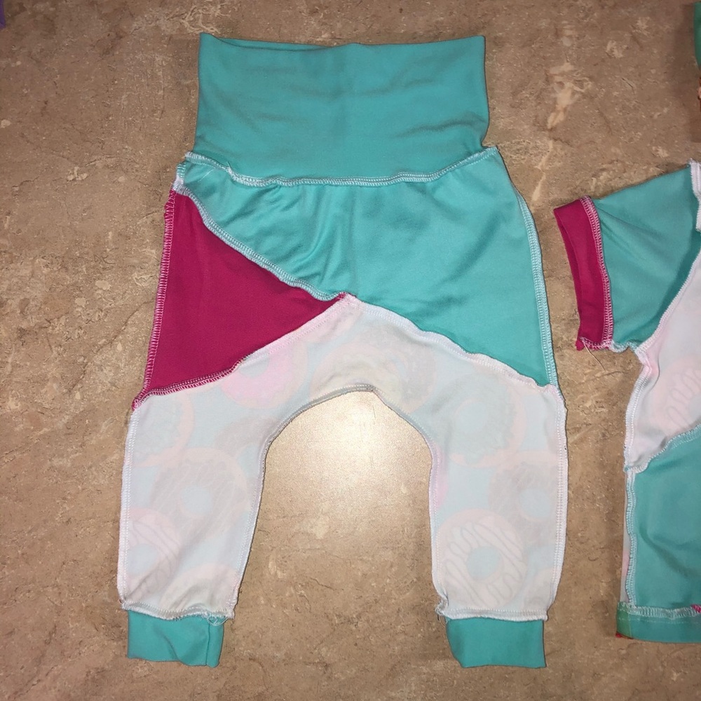 WAHM 3pc Baby Girl Outfit 6-9 months - Donuts - Picture 3 of 6